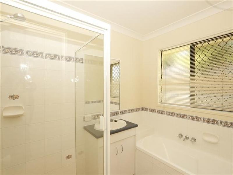 2 Flametree Close, Flinders View QLD 4305