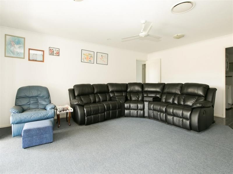 17 Adelong Ave, Thagoona QLD 4306