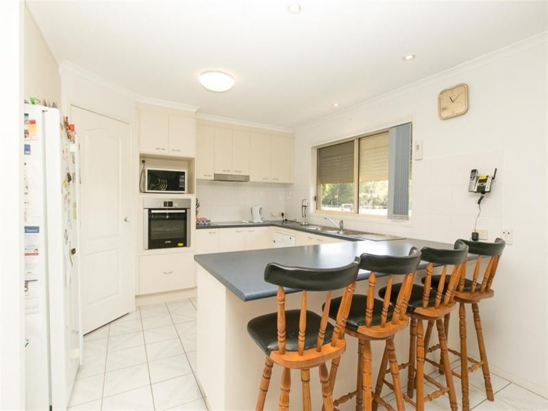 17 Adelong Ave, Thagoona QLD 4306