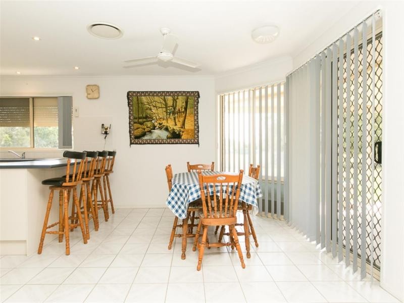 17 Adelong Ave, Thagoona QLD 4306