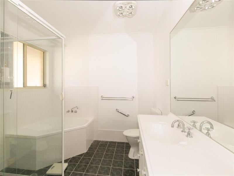 17 Adelong Ave, Thagoona QLD 4306