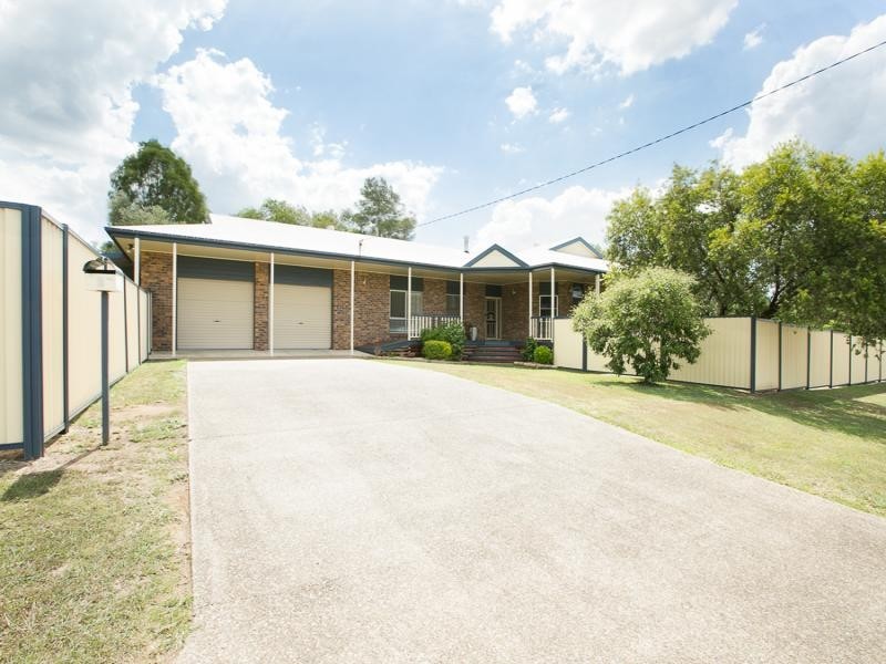1 Honeysuckle Ct, Walloon QLD 4306