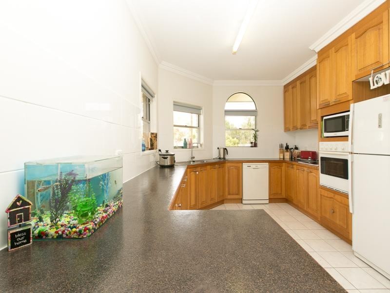 1 Honeysuckle Ct, Walloon QLD 4306
