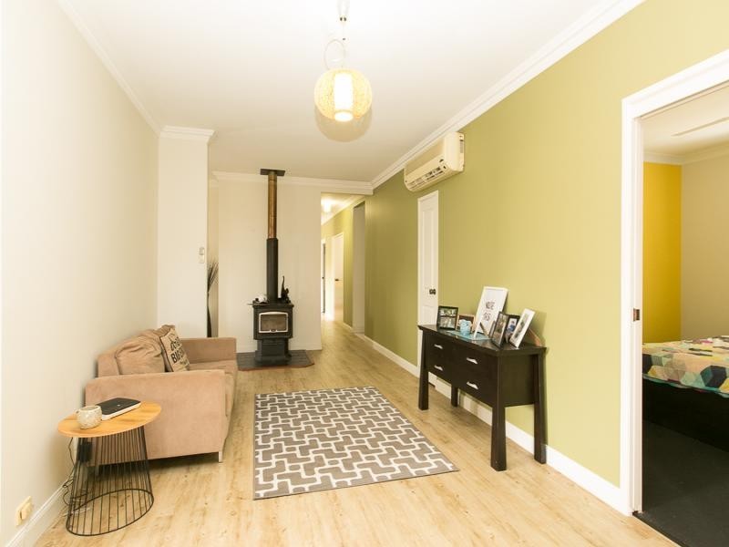 1 Honeysuckle Ct, Walloon QLD 4306