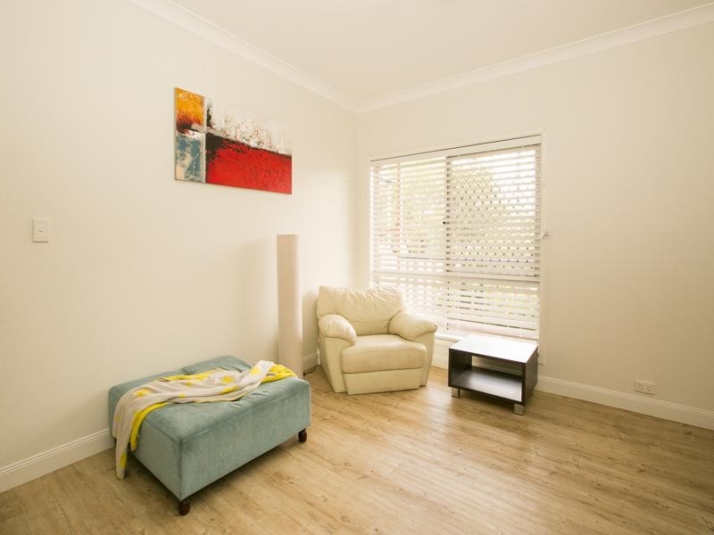 1 Honeysuckle Ct, Walloon QLD 4306