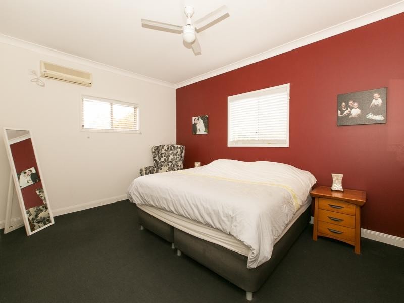 1 Honeysuckle Ct, Walloon QLD 4306