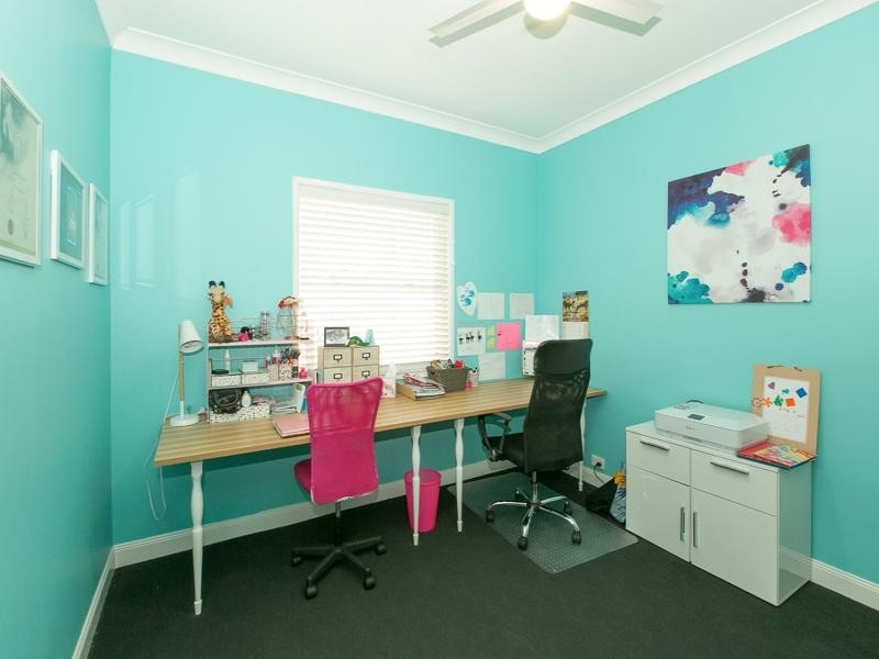 1 Honeysuckle Ct, Walloon QLD 4306