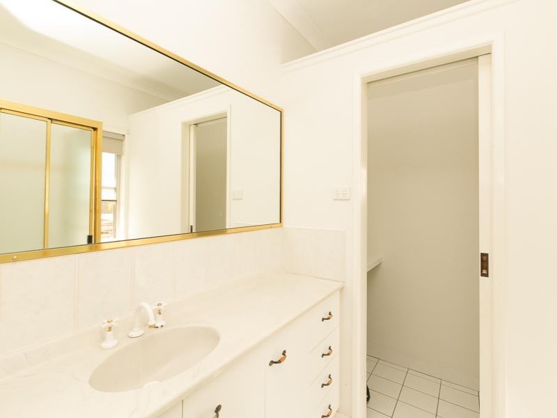 1 Honeysuckle Ct, Walloon QLD 4306
