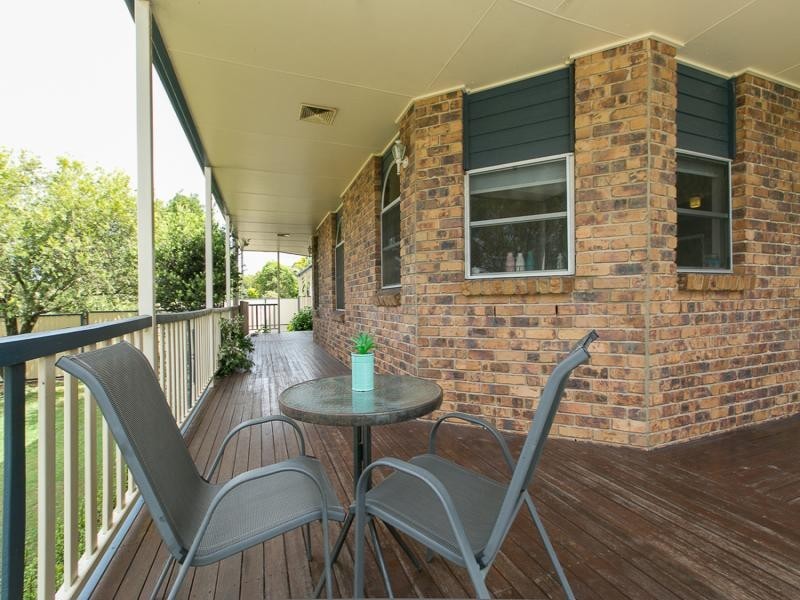 1 Honeysuckle Ct, Walloon QLD 4306