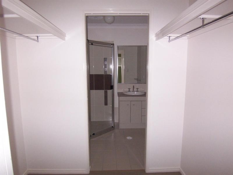 10 Claydon Pl, Rosewood QLD 4340