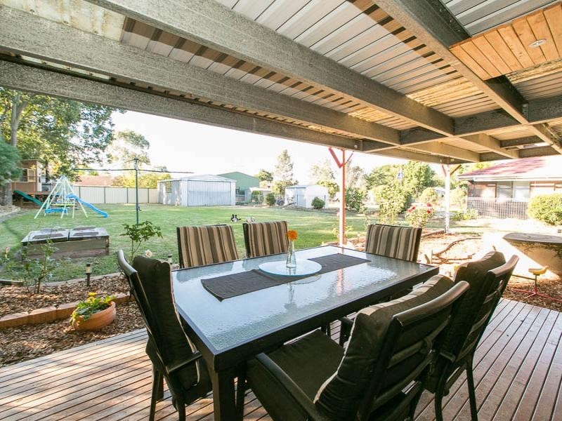 9 Bell st, Walloon QLD 4306