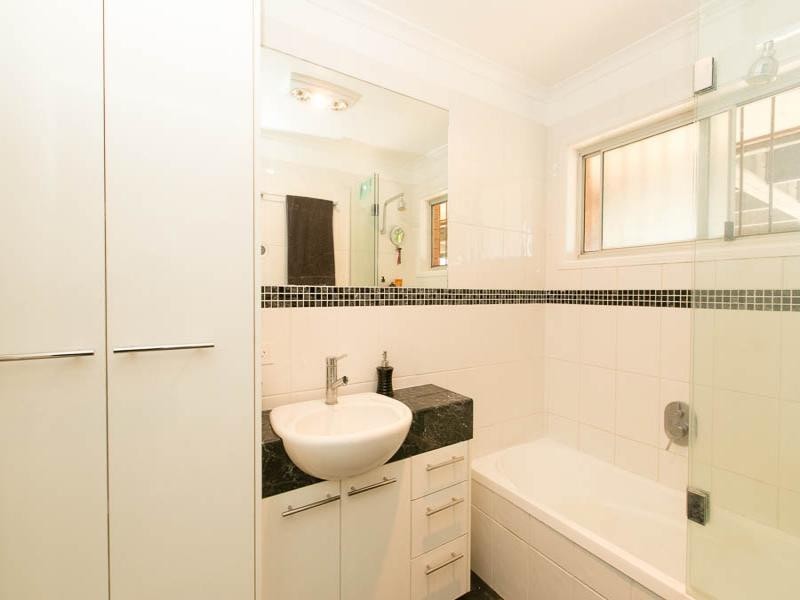 9 Bell st, Walloon QLD 4306