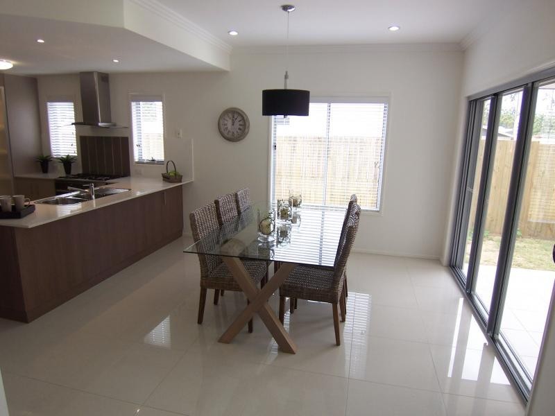 17 Waratah Cr, Springfield Lakes QLD 4300