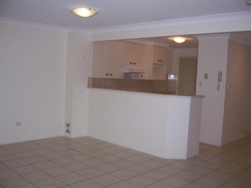 18/279 MacKenzie Street, Middle Ridge QLD 4350