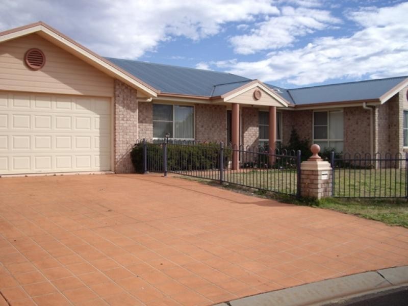 6 Hennenlotter Court, Kearneys Spring QLD 4350