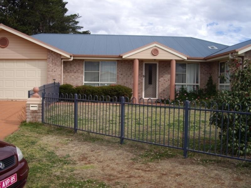 6 Hennenlotter Court, Kearneys Spring QLD 4350