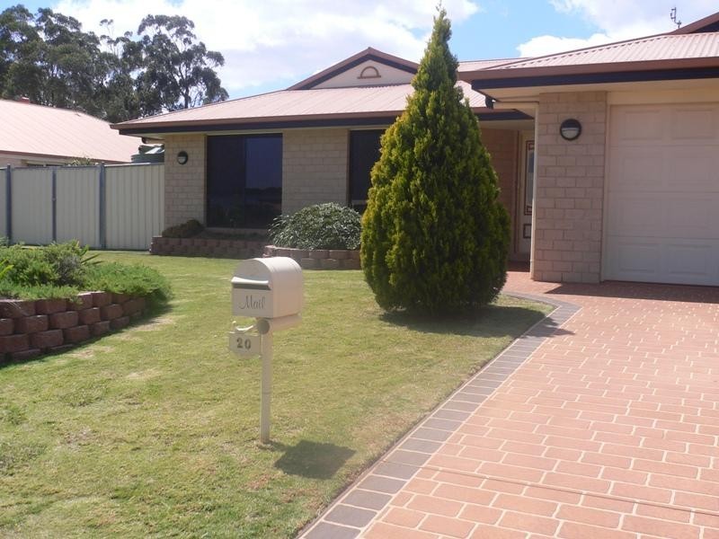 20 Wood Drive, Middle Ridge QLD 4350