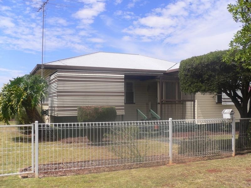 8 Lloyd Street, Harristown QLD 4350