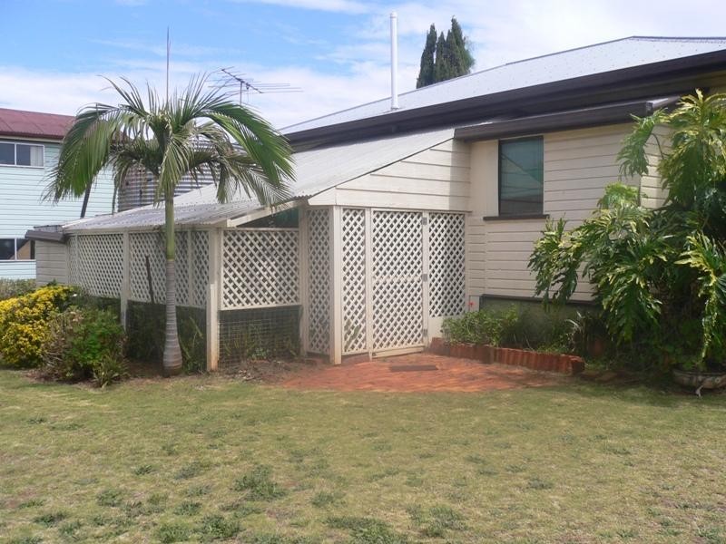 8 Lloyd Street, Harristown QLD 4350