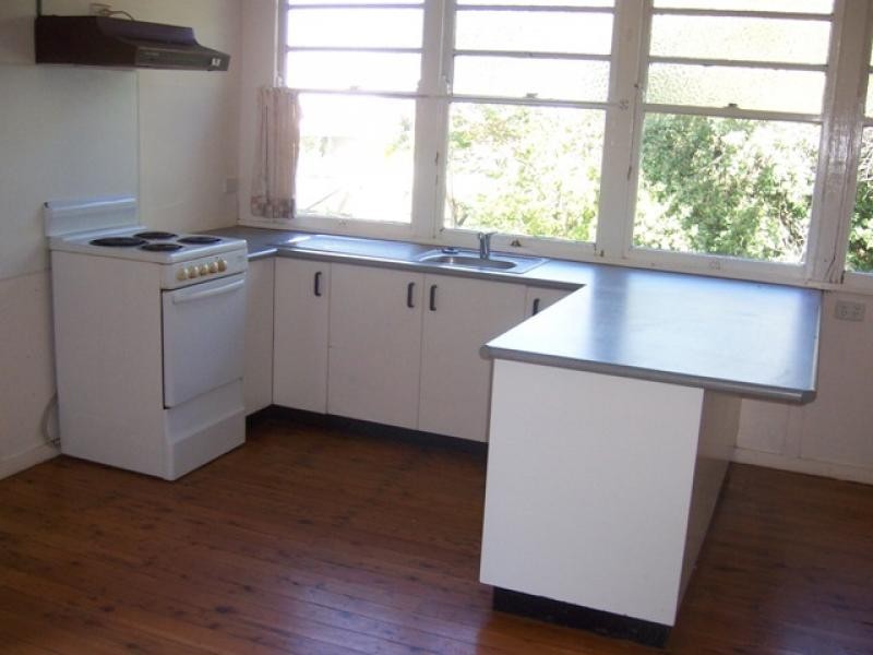 438 West Street, Kearneys Spring QLD 4350