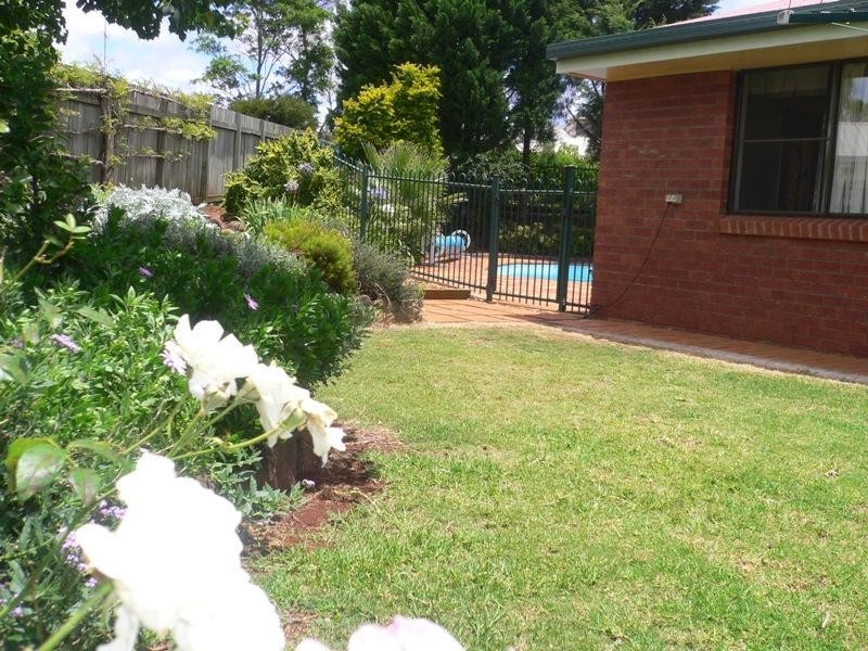 10 Heinemann Crt, Kearneys Spring QLD 4350