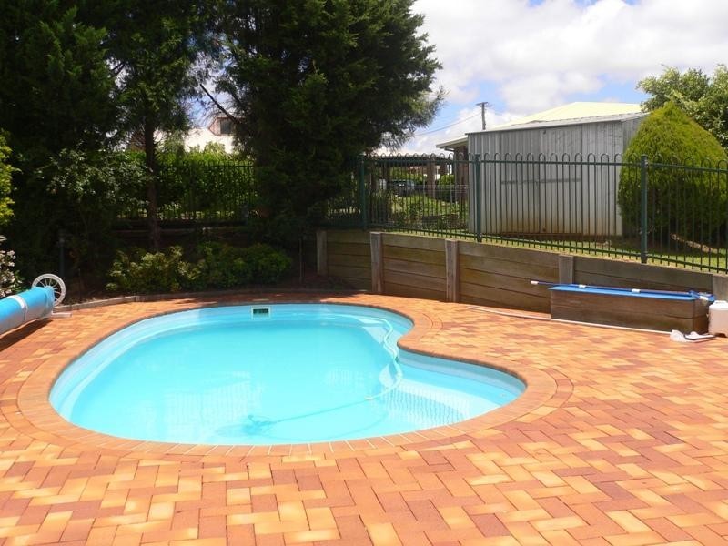 10 Heinemann Crt, Kearneys Spring QLD 4350