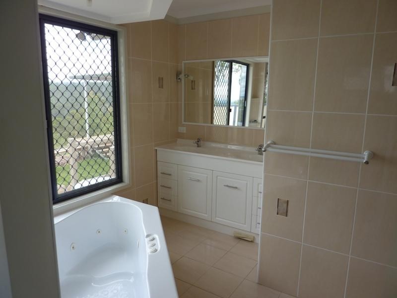 Upper Lockyer QLD 4352