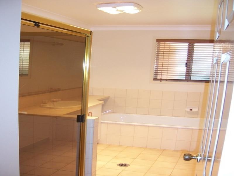 Kearneys Spring QLD 4350