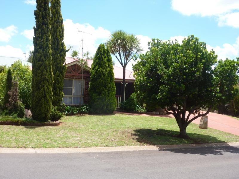 11 Tulip Court, Middle Ridge QLD 4350