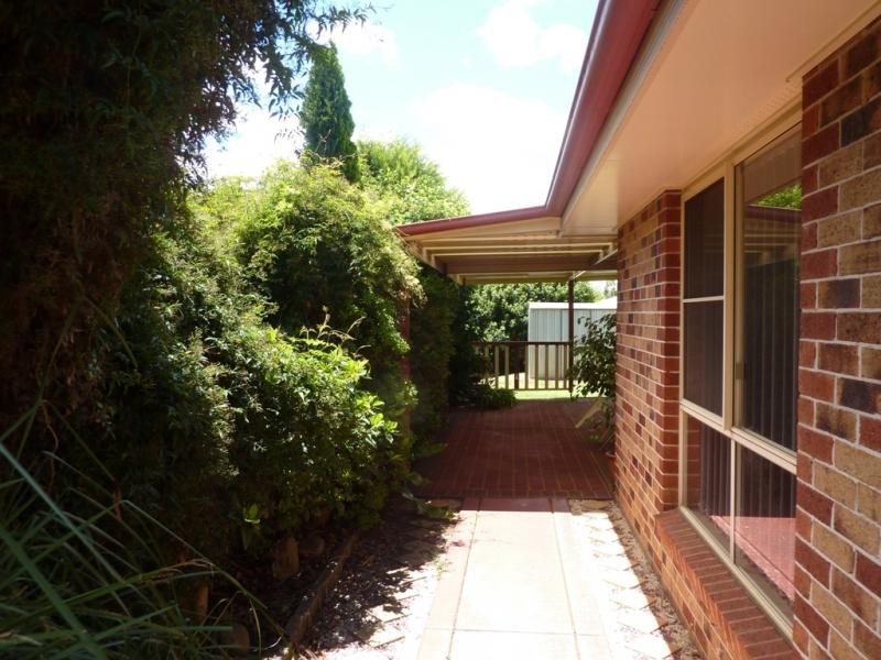 11 Tulip Court, Middle Ridge QLD 4350