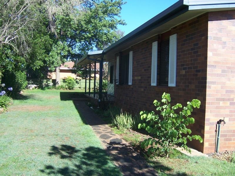 562 Greenwattle Street, Newtown QLD 4350