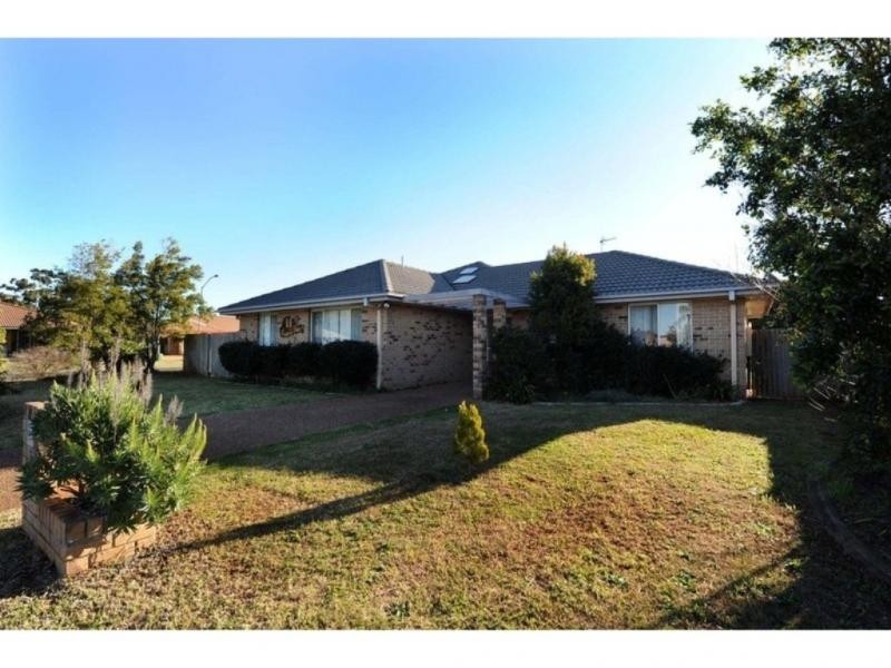 11 Hennenlotter Court, Kearneys Spring QLD 4350