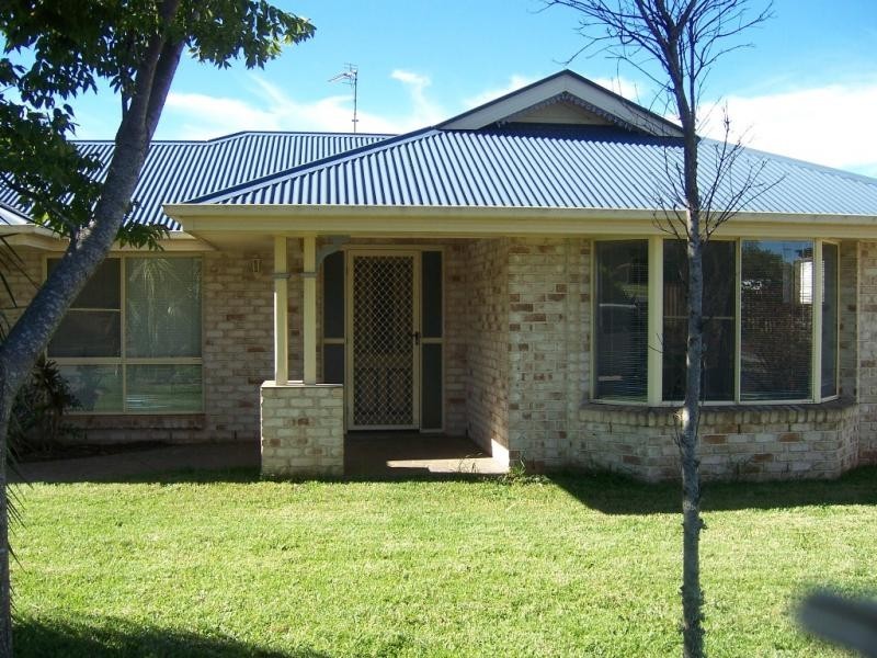 363 Spring Street, Kearneys Spring QLD 4350