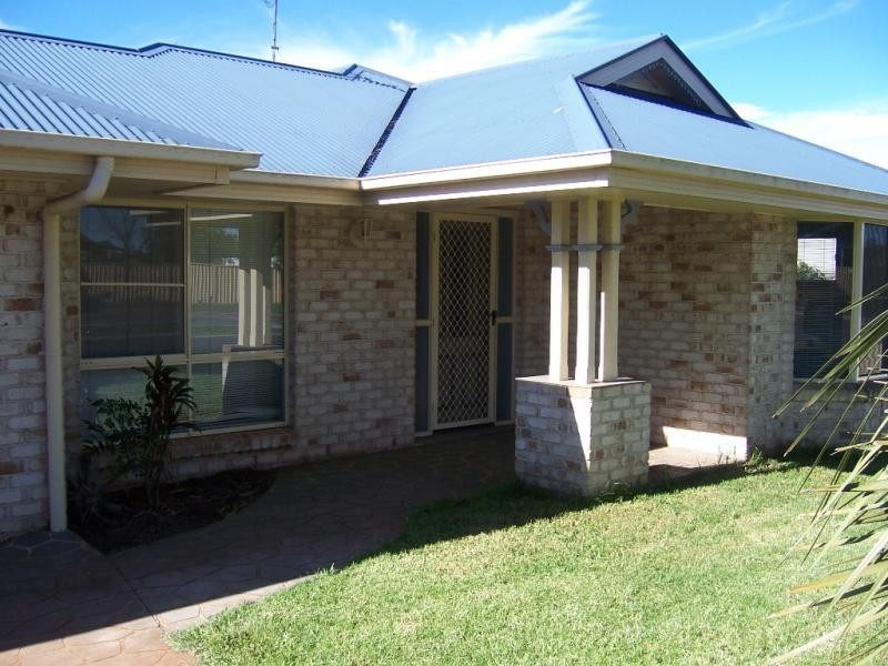 363 Spring Street, Kearneys Spring QLD 4350