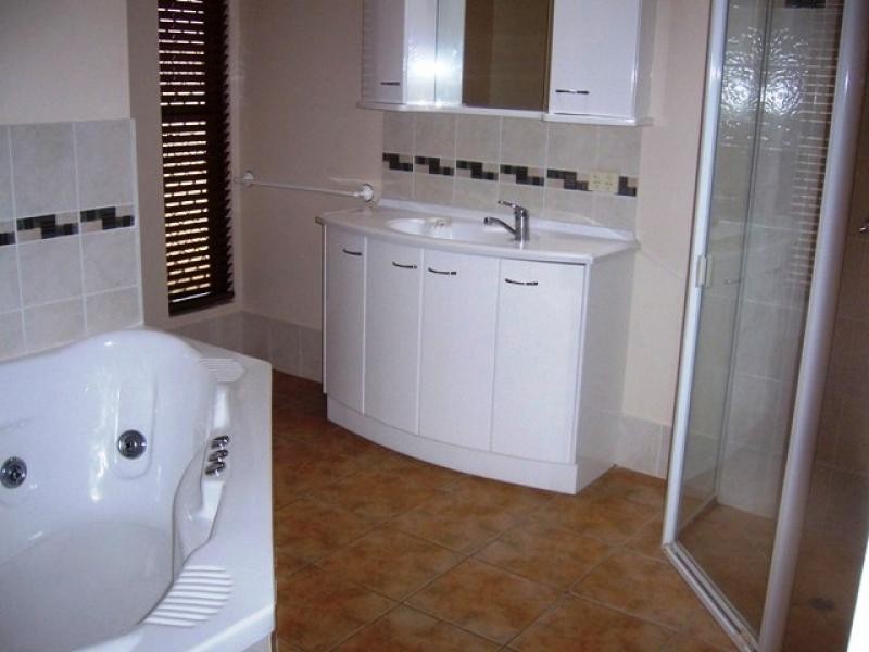 Kearneys Spring QLD 4350