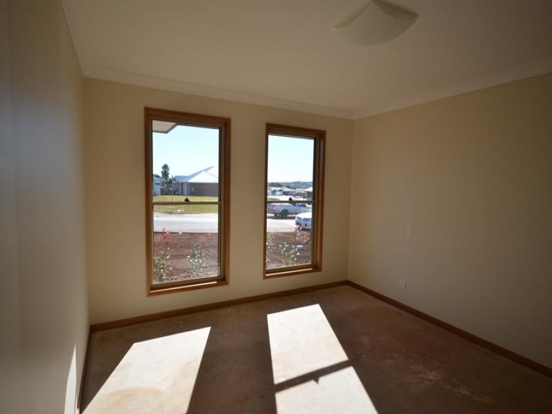 24 McMorrow Street, Kearneys Spring QLD 4350