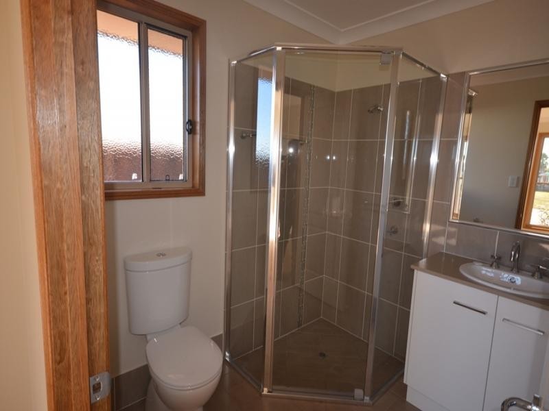 24 McMorrow Street, Kearneys Spring QLD 4350