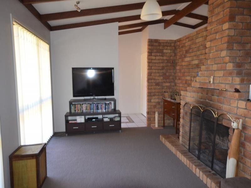 4 Page Court, Kearneys Spring QLD 4350