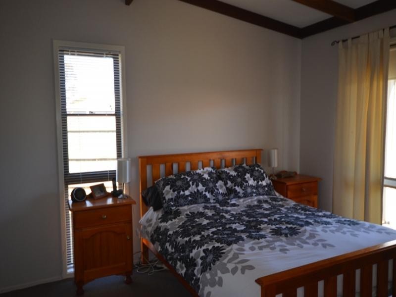 4 Page Court, Kearneys Spring QLD 4350