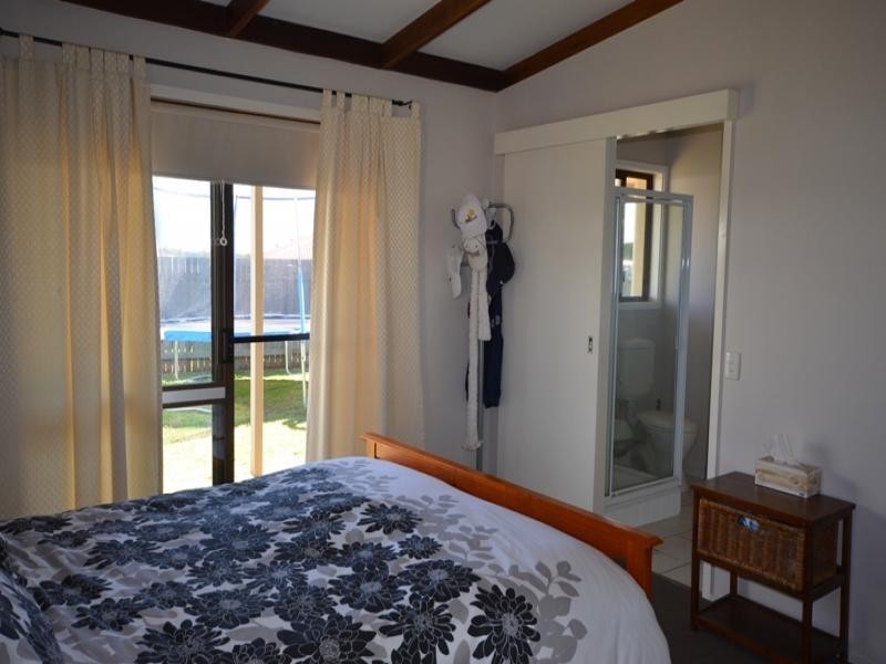 4 Page Court, Kearneys Spring QLD 4350