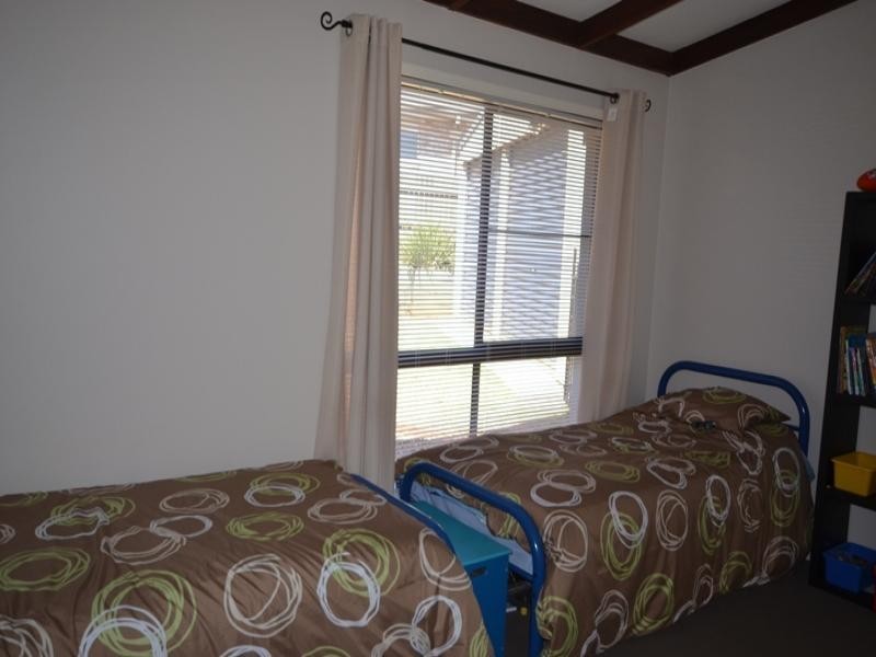 4 Page Court, Kearneys Spring QLD 4350