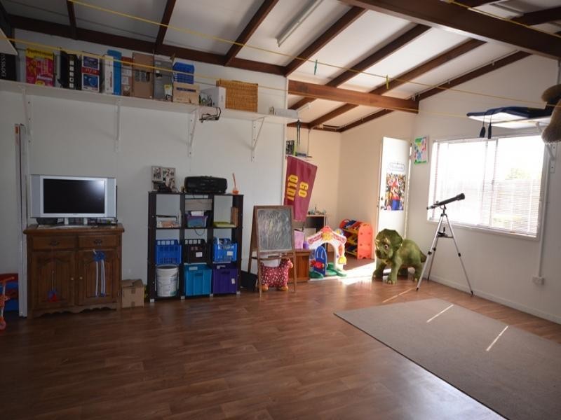 4 Page Court, Kearneys Spring QLD 4350