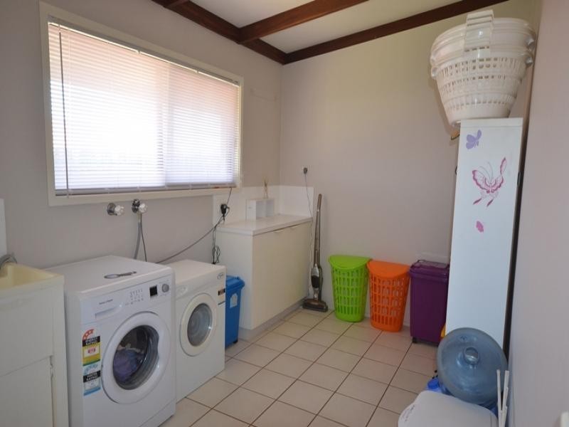 4 Page Court, Kearneys Spring QLD 4350