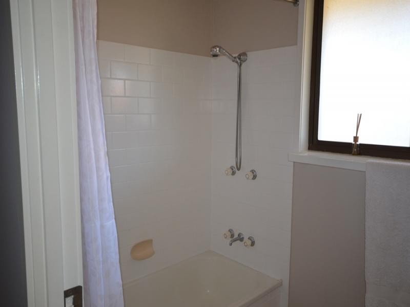 4 Page Court, Kearneys Spring QLD 4350