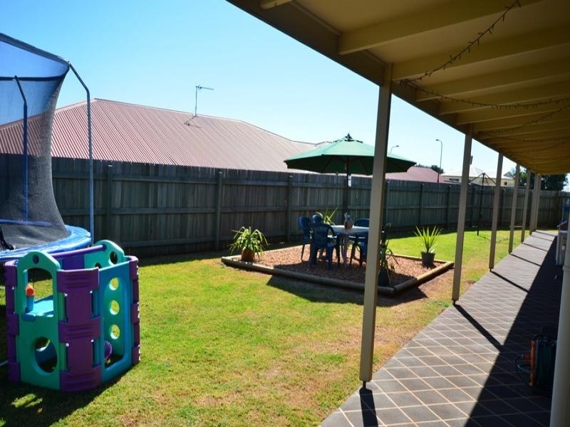 4 Page Court, Kearneys Spring QLD 4350