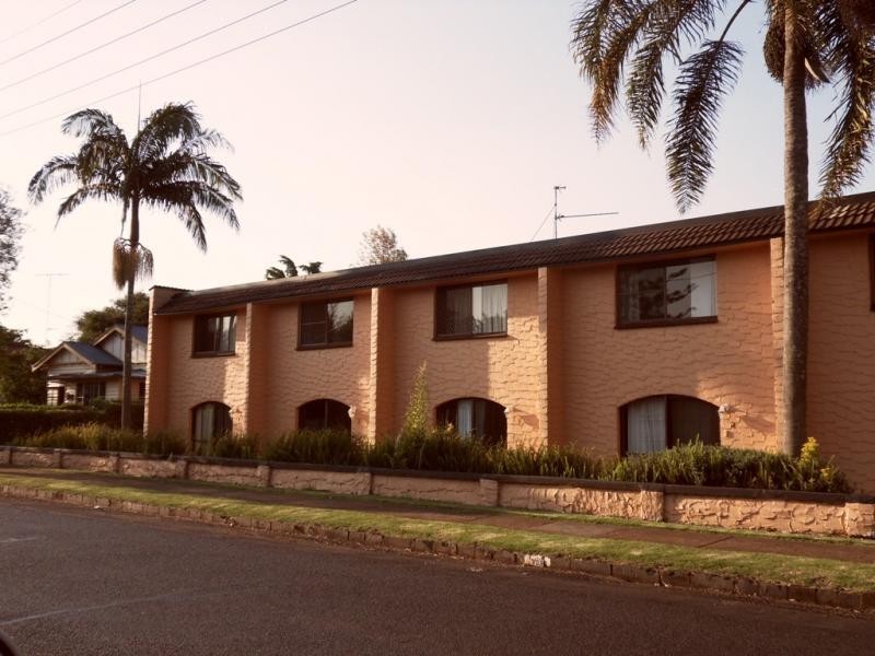 2/203 Campbell Street, Newtown QLD 4350