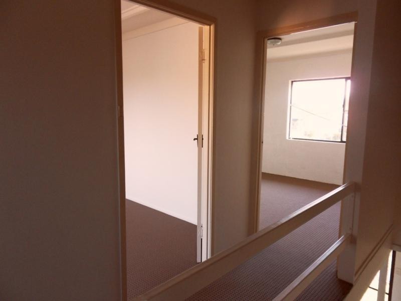 2/203 Campbell Street, Newtown QLD 4350