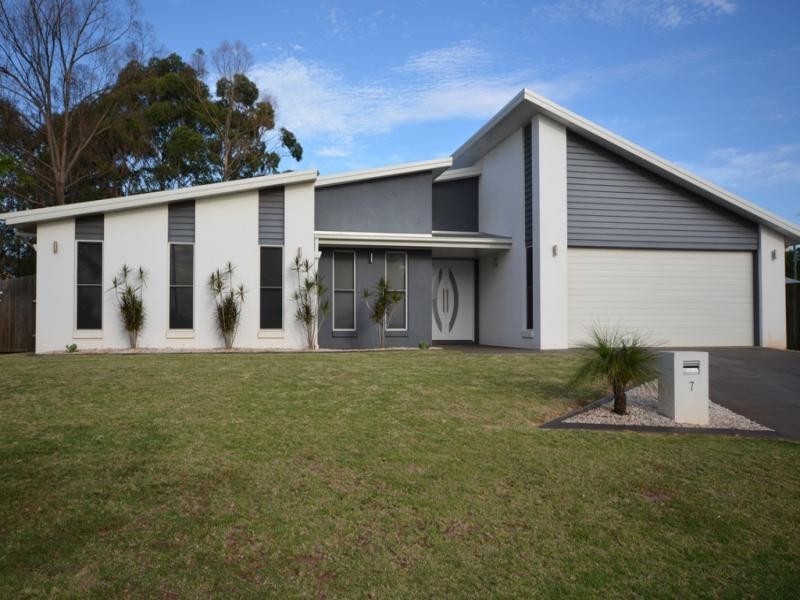 7 Page Court, Kearneys Spring QLD 4350