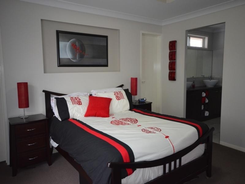 7 Page Court, Kearneys Spring QLD 4350