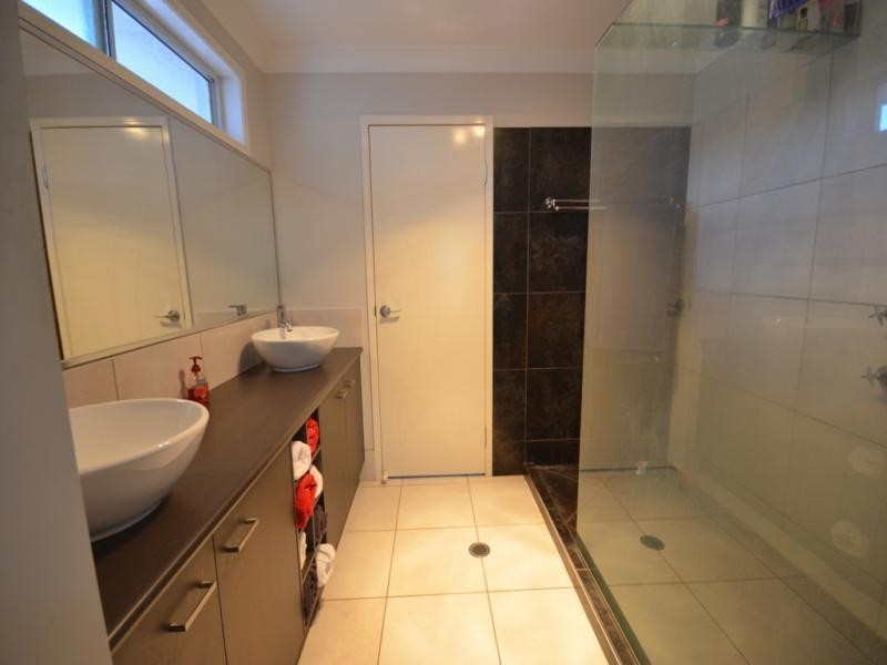 7 Page Court, Kearneys Spring QLD 4350